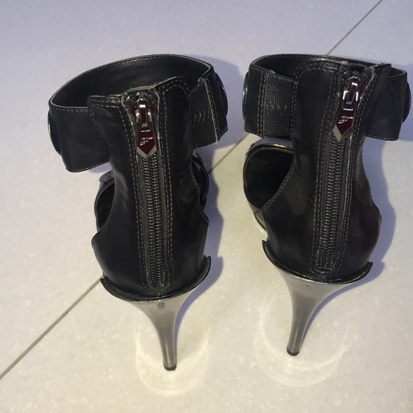 Fergie heel/platform! - Picture 3 of 4